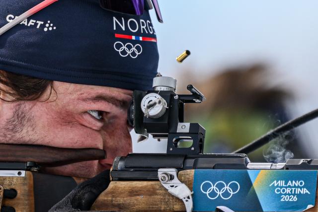 (260215) -- ANTERSELVA, Feb. 15, 2026 (Xinhua) -- Sturla Holm Laegreid of Norway shoots during the biathlon Men's 12.5km Pursuit at the 2026 Milan-Cortina Winter Olympics in Anterselva, Italy, Feb. 15, 2026. (Xinhua/Jiang Han)