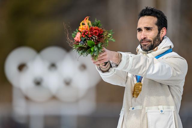 (260215) -- ANTERSELVA, Feb. 15, 2026 (Xinhua) -- Martin Fourcade of France, gold medalist for the biathlon men's 15km mass start from the 2010 Vancouver Winter Olympics, reacts during a reallocation medals ceremony at the 2026 Winter Olympics in Anterselva, Italy, Feb. 15, 2026. (Xinhua/Jiang Han)