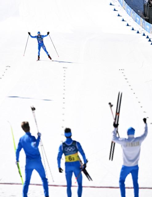 (260215) -- TESERO, Feb. 15, 2026 (Xinhua) -- Federico Pellegrino (back) of Italy competes during the cross-country skiing men's 4X7.5km relay match at the Milan-Cortina 2026 Olympic Winter Games in Tesero, Italy, Feb. 15, 2026. (Xinhua/He Canling)
