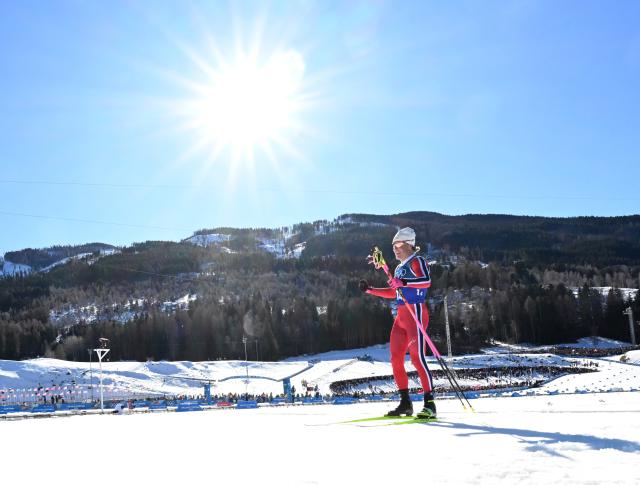 (260215) -- TESERO, Feb. 15, 2026 (Xinhua) -- Johannes Hoesflot Klaebo of Norway reacts after crossing the finish line during the cross-country skiing men's 4X7.5km relay match at the Milan-Cortina 2026 Olympic Winter Games in Tesero, Italy, Feb. 15, 2026. (Xinhua/He Canling)