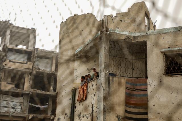 (260215) -- GAZA, Feb. 15, 2026 (Xinhua) -- Palestinians watch a football game in south Gaza City on Feb. 14, 2026. (Photo by Rizek Abdeljawad/Xinhua)