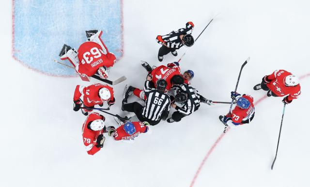 (260215) -- MILAN, Feb. 15, 2026 (Xinhua) -- Players of both sides conflict during the ice hockey men's preliminary round group A match between Switzerland and the Czech Republic of the Milan-Cortina 2026 Olympic Winter Games in Milan, Italy, Feb. 15, 2026. (Xinhua/Tao Xiyi)