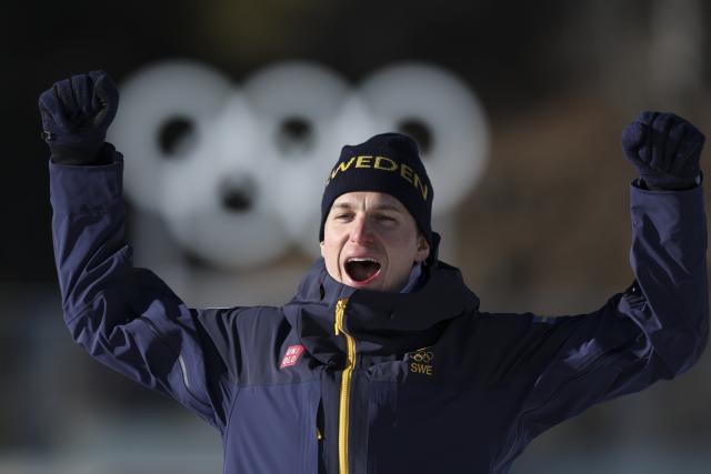 (260215) -- ANTERSELVA, Feb. 15, 2026 (Xinhua) -- Gold medalist Martin Ponsiluoma of Sweden celebrates during the awarding ceremony of the biathlon men's 12.5km pursuit at the 2026 Milan-Cortina Winter Olympics in Anterselva, Italy, Feb. 15, 2026. (Xinhua/Zhang Tao)