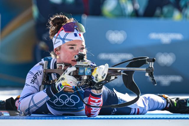 (260215) -- ANTERSELVA), Feb. 15, 2026 (Xinhua) -- Lou Jeanmonnot of France competes during the biathlon women's 10km pursuit at the 2026 Milan-Cortina Winter Olympics in Anterselva, Italy, Feb. 15, 2026. (Xinhua/Jiang Han)