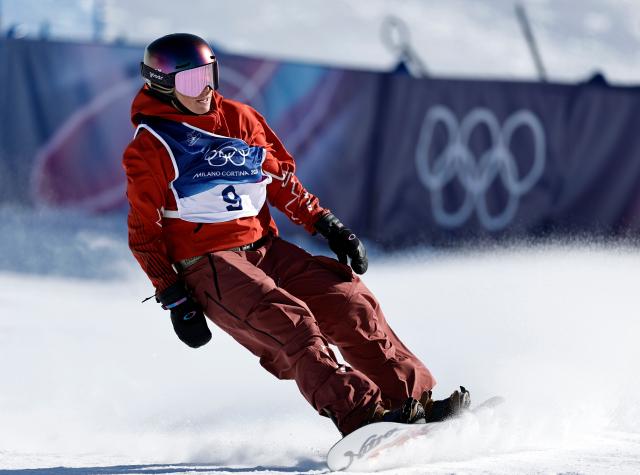 (260215) -- LIVIGNO, Feb. 15, 2026 (Xinhua) -- Laurie Blouin of Canada competes during the women's snowboard slopestyle qualification at the Milan-Cortina 2026 Olympic Winter Games in Livigno, Italy, Feb. 15, 2026. (Xinhua/Wang Peng)