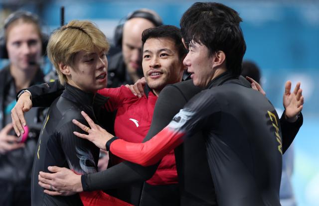 (260215) -- MILAN, Feb. 15, 2026 (Xinhua) -- Liu Hanbin, Ning Zhongyan, Li Wenhao and Wu Yu (L to R) of China celebrate after the speed skating men's team pursuit quarterfinal at the Milan-Cortina 2026 Olympic Winter Games in Milan, Italy, Feb. 15, 2026. (Xinhua/Du Xiaoyi)