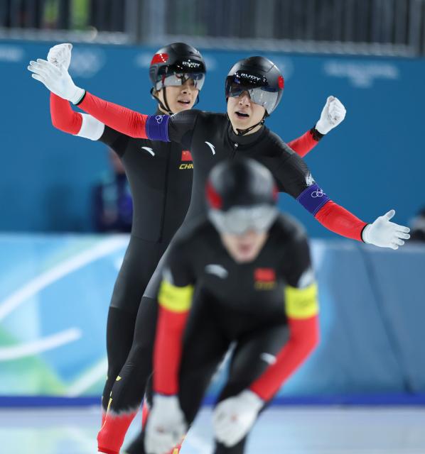 (260215) -- MILAN, Feb. 15, 2026 (Xinhua) -- Wu Yu, Li Wenhao and Liu Hanbin (front to back) of China celebrate after the speed skating men's team pursuit quarterfinal at the Milan-Cortina 2026 Olympic Winter Games in Milan, Italy, Feb. 15, 2026. (Xinhua/Li Jing)
