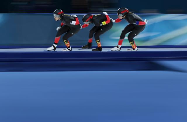 (260215) -- MILAN, Feb. 15, 2026 (Xinhua) -- Liu Hanbin, Wu Yu and Li Wenhao (L to R) of China compete during the speed skating men's team pursuit quarterfinal at the Milan-Cortina 2026 Olympic Winter Games in Milan, Italy, Feb. 15, 2026. (Xinhua/Li Jing)