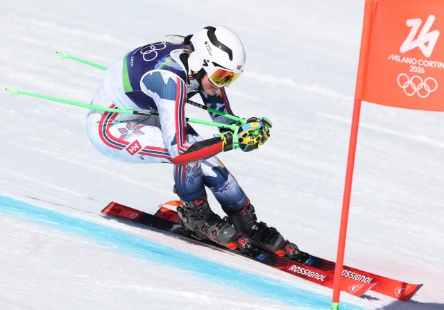 (260215) -- CORTINA D'AMPEZZO, Feb. 15, 2026 (Xinhua) -- Thea Louise Stjernesund of Norway competes during the alpine skiing women's giant slalom run 1 at the Milan-Cortina 2026 Olympic Winter Games in Cortina, Italy, Feb. 15, 2026. (Xinhua/Zhang Chenlin)