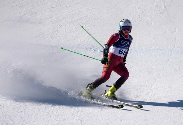 (260215) -- CORTINA D'AMPEZZO, Feb. 15, 2026 (Xinhua) -- Zhang Yuying of China competes during the alpine skiing women's giant slalom run 2 at the Milan-Cortina 2026 Olympic Winter Games in Cortina, Italy, Feb. 15, 2026. (Xinhua/Fei Maohua)
