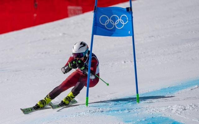 (260215) -- CORTINA D'AMPEZZO, Feb. 15, 2026 (Xinhua) -- Zhang Yuying of China competes during the alpine skiing women's giant slalom run 1 at the Milan-Cortina 2026 Olympic Winter Games in Cortina, Italy, Feb. 15, 2026. (Xinhua/Fei Maohua)