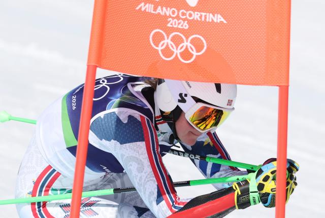 (260215) -- CORTINA D'AMPEZZO, Feb. 15, 2026 (Xinhua) -- Thea Louise Stjernesund of Norway competes during the alpine skiing women's giant slalom run 1 at the Milan-Cortina 2026 Olympic Winter Games in Cortina, Italy, Feb. 15, 2026. (Xinhua/Zhang Chenlin)