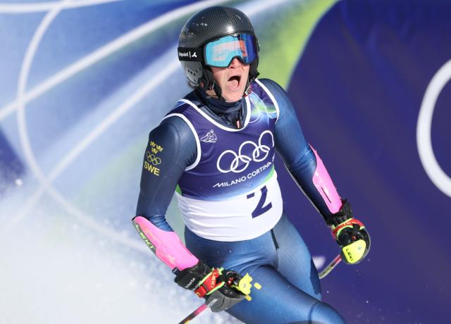 (260215) -- CORTINA D'AMPEZZO, Feb. 15, 2026 (Xinhua) -- Sara Hector of Sweden celebrates after the alpine skiing women's giant slalom run 2 at the Milan-Cortina 2026 Olympic Winter Games in Cortina, Italy, Feb. 15, 2026. (Xinhua/Zhang Chenlin)