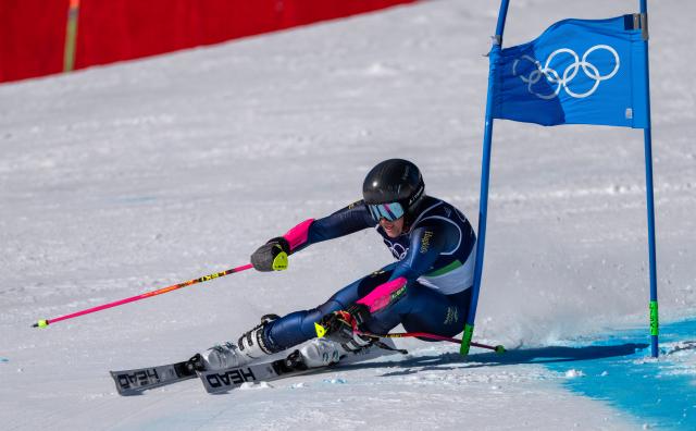(260215) -- CORTINA D'AMPEZZO, Feb. 15, 2026 (Xinhua) -- Sara Hector of Sweden competes during the alpine skiing women's giant slalom run 1 at the Milan-Cortina 2026 Olympic Winter Games in Cortina, Italy, Feb. 15, 2026. (Xinhua/Fei Maohua)