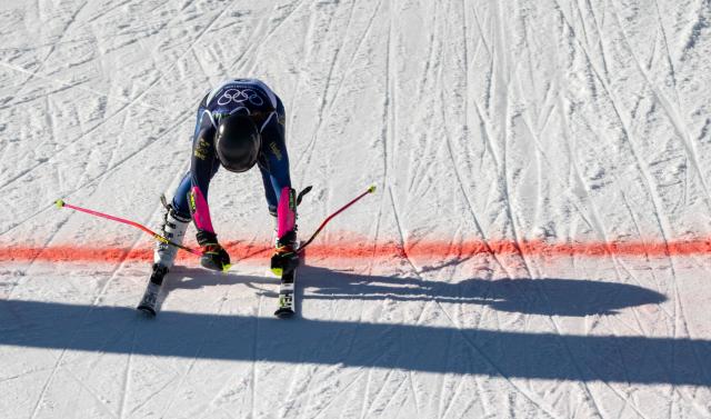 (260215) -- CORTINA D'AMPEZZO, Feb. 15, 2026 (Xinhua) -- Sara Hector of Sweden competes during the alpine skiing women's giant slalom run 2 at the Milan-Cortina 2026 Olympic Winter Games in Cortina, Italy, Feb. 15, 2026. (Xinhua/Fei Maohua)