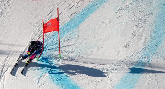 (260215) -- CORTINA D'AMPEZZO, Feb. 15, 2026 (Xinhua) -- Sara Hector of Sweden competes during the alpine skiing women's giant slalom run 2 at the Milan-Cortina 2026 Olympic Winter Games in Cortina, Italy, Feb. 15, 2026. (Xinhua/Fei Maohua)