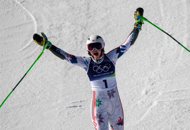 (260215) -- CORTINA D'AMPEZZO, Feb. 15, 2026 (Xinhua) -- Thea Louise Stjernesund of Norway celebrates after the alpine skiing women's giant slalom run 2 at the Milan-Cortina 2026 Olympic Winter Games in Cortina, Italy, Feb. 15, 2026. (Xinhua/Fei Maohua)