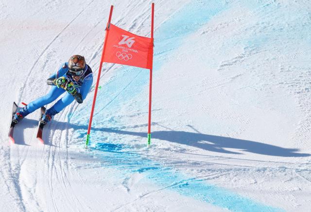 (260215) -- CORTINA D'AMPEZZO, Feb. 15, 2026 (Xinhua) -- Federica Brignone of Italy competes during the alpine skiing women's giant slalom run 2 at the Milan-Cortina 2026 Olympic Winter Games in Cortina, Italy, Feb. 15, 2026. (Xinhua/Zhang Chenlin)