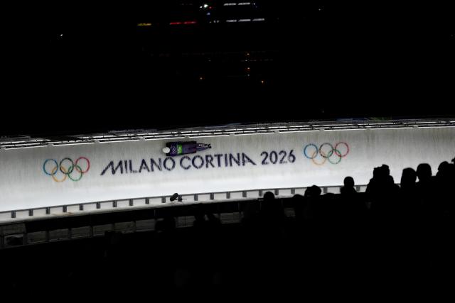 (260215) -- CORTINA D'AMPEZZO, Feb. 15, 2026 (Xinhua) -- Matt Weston of Britain competes during the skeleton mixed team event at the Milan-Cortina 2026 Olympic Winter Games in Cortina, Italy, Feb. 15, 2026. (Xinhua/Li Gang)