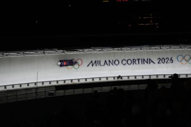 (260215) -- CORTINA D'AMPEZZO, Feb. 15, 2026 (Xinhua) -- Tabitha Stoecker of Britain competes during the skeleton mixed team event at the Milan-Cortina 2026 Olympic Winter Games in Cortina, Italy, Feb. 15, 2026. (Xinhua/Li Gang)