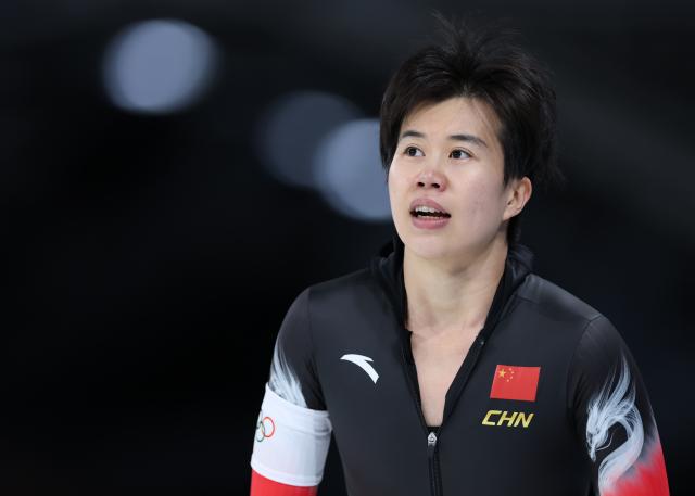 (260215) -- MILAN, Feb. 15, 2026 (Xinhua) -- Tian Ruining of China reacts after the speed skating women's 500m final match at the Milan-Cortina 2026 Olympic Winter Games in Milan, Italy, Feb. 15, 2026. (Xinhua/Du Xiaoyi)