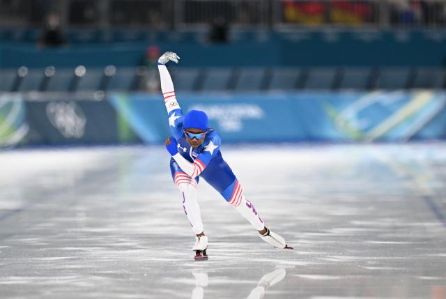 (260215) -- MILAN, Feb. 15, 2026 (Xinhua) -- Erin Jackson of the United States competes during the speed skating women's 500m final match at the Milan-Cortina 2026 Olympic Winter Games in Milan, Italy, Feb. 15, 2026. (Xinhua/Wu Wei)