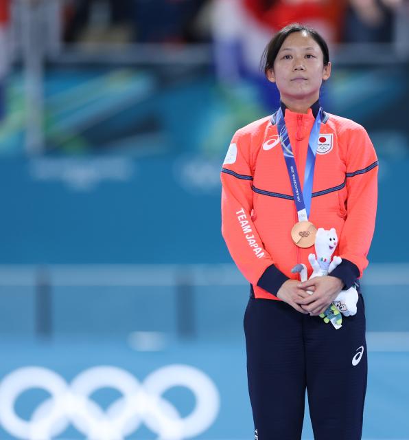 (260215) -- MILAN, Feb. 15, 2026 (Xinhua) -- Bronze medalist Takagi Miho of Japan attends the awarding ceremony of the speed skating women's 500m at the Milan-Cortina 2026 Olympic Winter Games in Milan, Italy, Feb. 15, 2026. (Xinhua/Du Xiaoyi)
