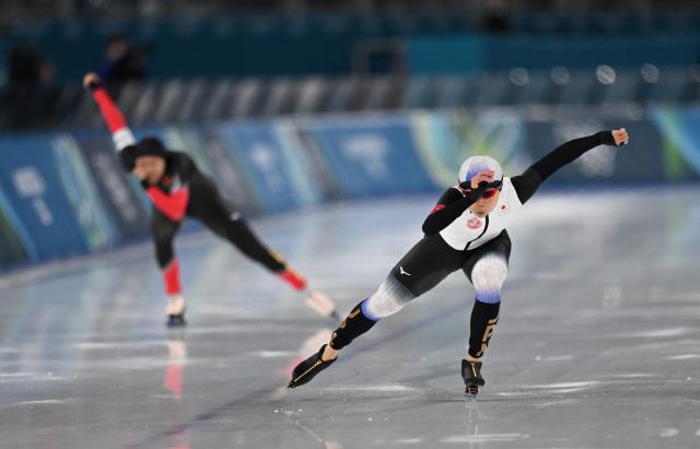 (260215) -- MILAN, Feb. 15, 2026 (Xinhua) -- Takagi Miho (R) of Japan competes during the speed skating women's 500m final match at the Milan-Cortina 2026 Olympic Winter Games in Milan, Italy, Feb. 15, 2026. (Xinhua/Wu Wei)