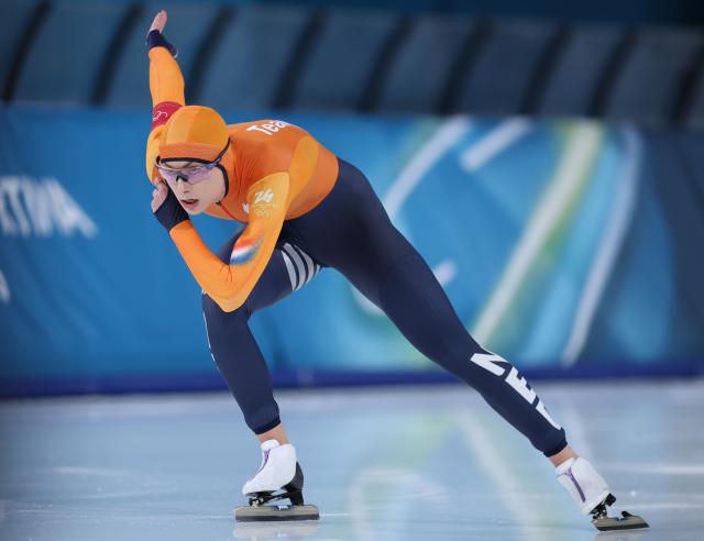 (260215) -- MILAN, Feb. 15, 2026 (Xinhua) -- Femke Kok of the Netherlands competes during the speed skating women's 500m final match at the Milan-Cortina 2026 Olympic Winter Games in Milan, Italy, Feb. 15, 2026. (Xinhua/Du Xiaoyi)