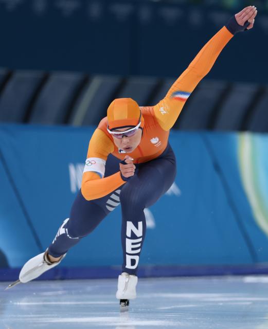 (260215) -- MILAN, Feb. 15, 2026 (Xinhua) -- Jutta Leerdam of the Netherlands competes during the speed skating women's 500m final match at the Milan-Cortina 2026 Olympic Winter Games in Milan, Italy, Feb. 15, 2026. (Xinhua/Du Xiaoyi)