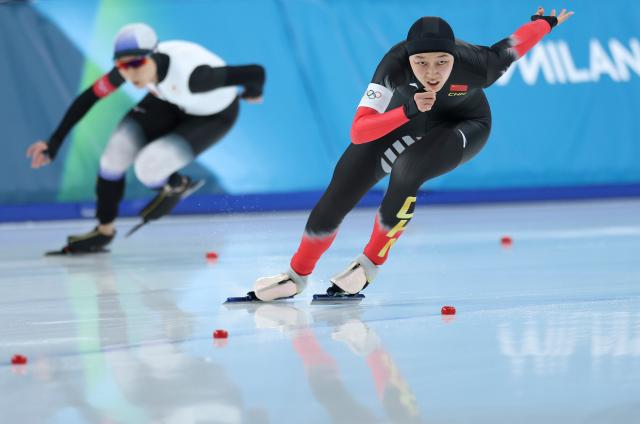 (260215) -- MILAN, Feb. 15, 2026 (Xinhua) -- Wang Jingziqian of China competes during the speed skating women's 500m final match at the Milan-Cortina 2026 Olympic Winter Games in Milan, Italy, Feb. 15, 2026. (Xinhua/Li Jing)