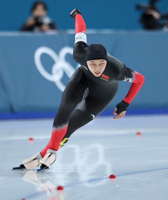 (260215) -- MILAN, Feb. 15, 2026 (Xinhua) -- Wang Jingziqian of China competes during the speed skating women's 500m final match at the Milan-Cortina 2026 Olympic Winter Games in Milan, Italy, Feb. 15, 2026. (Xinhua/Li Jing)