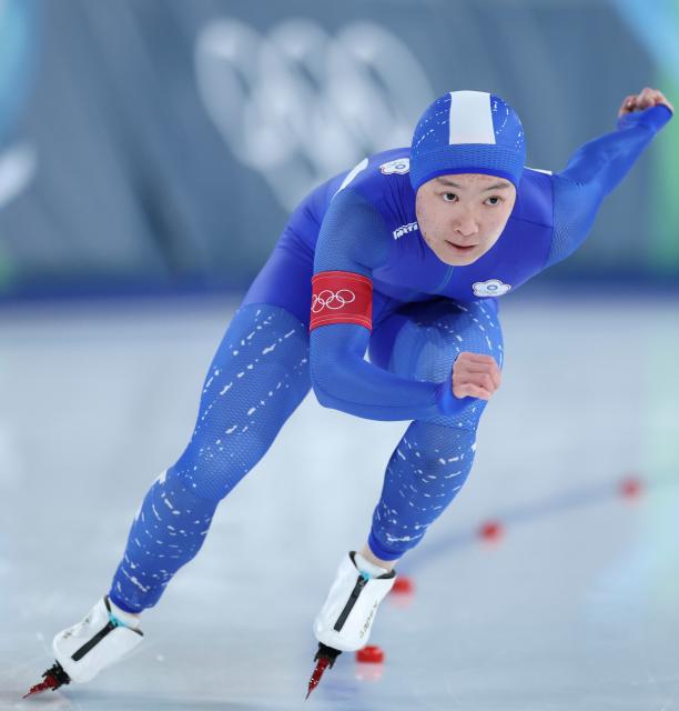 (260215) -- MILAN, Feb. 15, 2026 (Xinhua) -- Chen Ying-chu of Chinese Taipei competes during the speed skating women's 500m final match at the Milan-Cortina 2026 Olympic Winter Games in Milan, Italy, Feb. 15, 2026. (Xinhua/Li Jing)