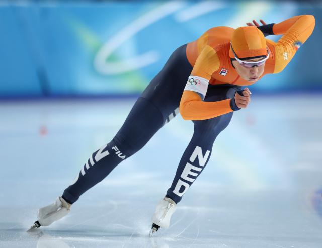 (260215) -- MILAN, Feb. 15, 2026 (Xinhua) -- Jutta Leerdam of the Netherlands competes during the speed skating women's 500m final match at the Milan-Cortina 2026 Olympic Winter Games in Milan, Italy, Feb. 15, 2026. (Xinhua/Li Jing)