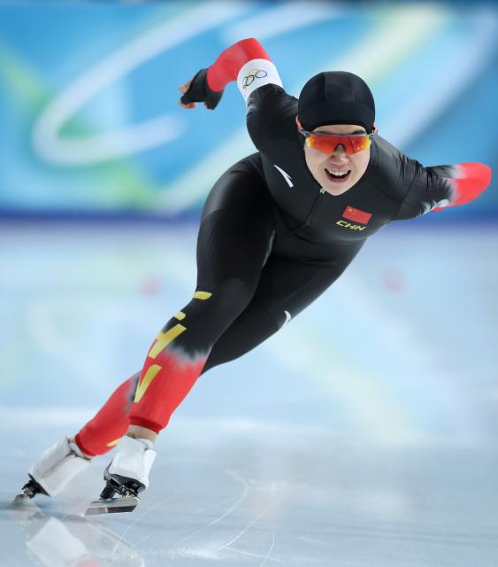 (260215) -- MILAN, Feb. 15, 2026 (Xinhua) -- Tian Ruining of China competes during the speed skating women's 500m final match at the Milan-Cortina 2026 Olympic Winter Games in Milan, Italy, Feb. 15, 2026. (Xinhua/Li Jing)