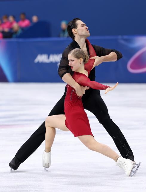 (260215) -- MILAN, Feb. 15, 2026 (Xinhua) -- Minerva Fabienne Hase (front)/Nikita Volodin of Germany compete during the figure skating pair skating short program match at the Milan-Cortina 2026 Olympic Winter Games in Milan, Italy, Feb. 15, 2026. (Xinhua/Chen Yichen)
