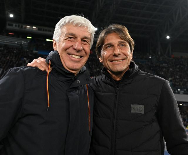 (260216) -- NAPLES, Feb. 16, 2026 (Xinhua) -- Roma's head coach Giampiero Gasperini (L) pose with Napoli's head coach Antonio Conte before a Serie A soccer match between Napoli and Roma in Naples, Italy, Feb. 15, 2026. (Photo by Alberto Lingria/Xinhua)