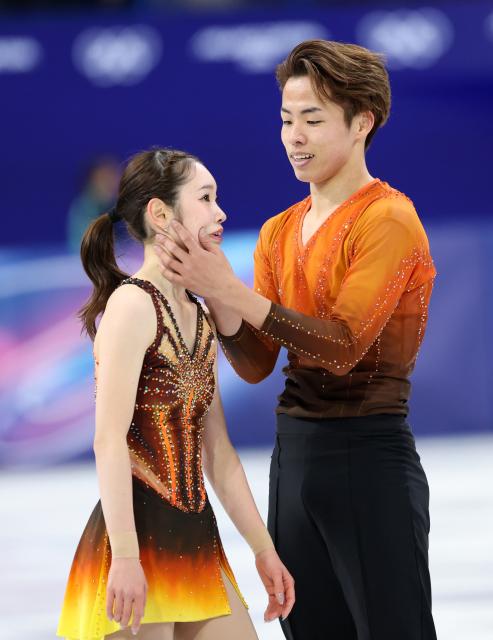 (260216) -- MILAN, Feb. 16, 2026 (Xinhua) -- Nagaoka Yuna and Moriguchi Sumitada of Japan react after their performance during the figure skating pair skating short program match at the Milan-Cortina 2026 Olympic Winter Games in Milan, Italy, Feb. 15, 2026. (Xinhua/Li Ming)