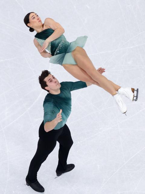 (260216) -- MILAN, Feb. 16, 2026 (Xinhua) -- Anastasia Vaipan-Law/Luke Digby of the Britain perform during the figure skating pair skating short program match at the Milan-Cortina 2026 Olympic Winter Games in Milan, Italy, Feb. 15, 2026. (Xinhua/Chen Yichen)