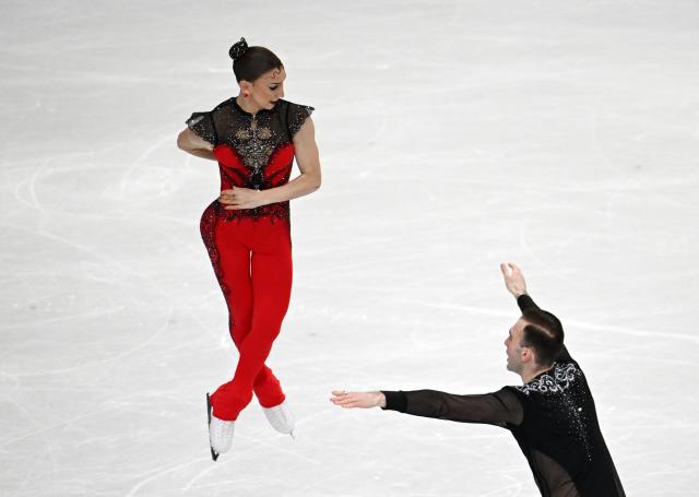 (260216) -- MILAN, Feb. 16, 2026 (Xinhua) -- Anastasiia Metelkina and Luka Berulava of Georgia perform during the figure skating pair skating short program match at the Milan-Cortina 2026 Olympic Winter Games in Milan, Italy, Feb. 15, 2026. (Xinhua/Cheng Min)