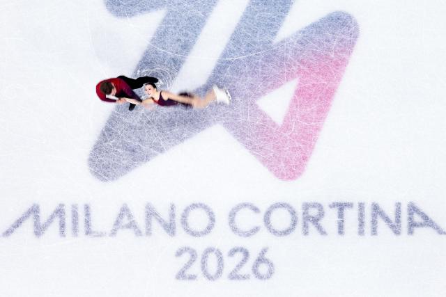 (260216) -- MILAN, Feb. 16, 2026 (Xinhua) -- Lia Pereira and Trennt Michaud of Canada perform during the figure skating pair skating short program match at the Milan-Cortina 2026 Olympic Winter Games in Milan, Italy, Feb. 15, 2026. (Xinhua/Chen Yichen)