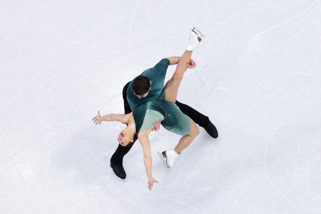 (260216) -- MILAN, Feb. 16, 2026 (Xinhua) -- Anastasia Vaipan-Law/Luke Digby of the Britain perform during the figure skating pair skating short program match at the Milan-Cortina 2026 Olympic Winter Games in Milan, Italy, Feb. 15, 2026. (Xinhua/Chen Yichen)