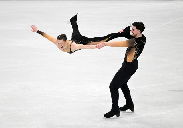 (260216) -- MILAN, Feb. 16, 2026 (Xinhua) -- Annika Hocke and Robert Kunkel of Germany perform during the figure skating pair skating short program match at the Milan-Cortina 2026 Olympic Winter Games in Milan, Italy, Feb. 15, 2026. (Xinhua/Cheng Min)
