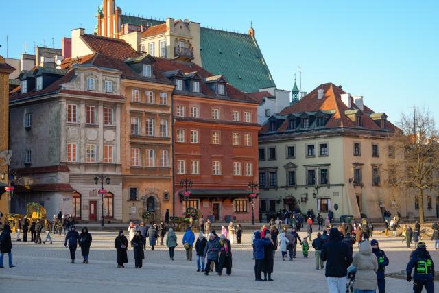 (260216) -- WARSAW, Feb. 16, 2026 (Xinhua) -- People visit the Old Town in Warsaw, Poland, on Feb. 15, 2026. (Photo by Jaap Arriens/Xinhua)
