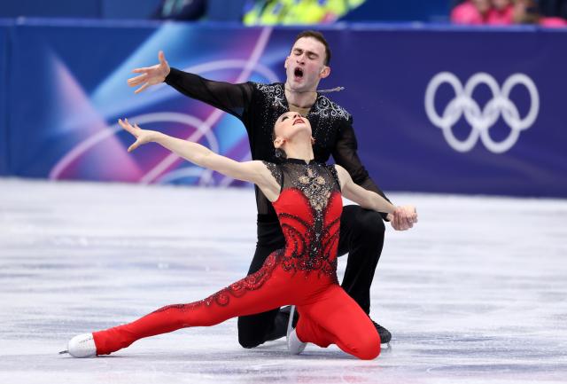 (260216) -- MILAN, Feb. 16, 2026 (Xinhua) -- Anastasiia Metelkina and Luka Berulava of Georgia perform during the figure skating pair skating short program match at the Milan-Cortina 2026 Olympic Winter Games in Milan, Italy, Feb. 15, 2026. (Xinhua/Chen Yichen)
