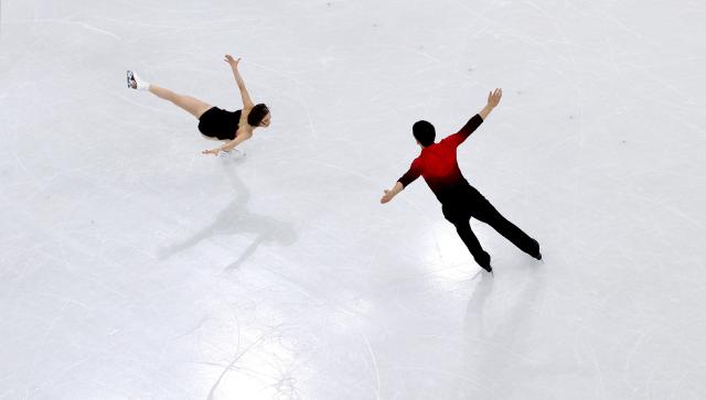 (260216) -- MILAN, Feb. 16, 2026 (Xinhua) -- Miura Riku and Kihara Ryuichi of Japan perform during the figure skating pair skating short program match at the Milan-Cortina 2026 Olympic Winter Games in Milan, Italy, Feb. 15, 2026. (Xinhua/Li Ming)