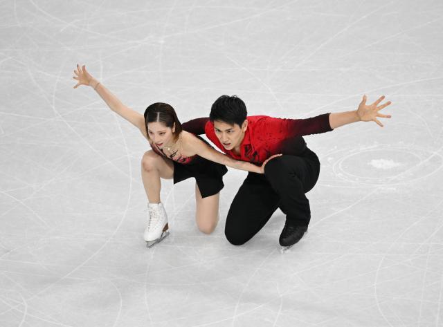 (260216) -- MILAN, Feb. 16, 2026 (Xinhua) -- Miura Riku and Kihara Ryuichi of Japan perform during the figure skating pair skating short program match at the Milan-Cortina 2026 Olympic Winter Games in Milan, Italy, Feb. 15, 2026. (Xinhua/Cheng Min)