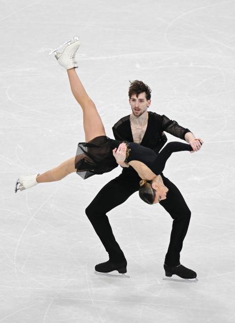 (260216) -- MILAN, Feb. 16, 2026 (Xinhua) -- Sara Conti and Niccolo Macii of Italy perform during the figure skating pair skating short program match at the Milan-Cortina 2026 Olympic Winter Games in Milan, Italy, Feb. 15, 2026. (Xinhua/Cheng Min)