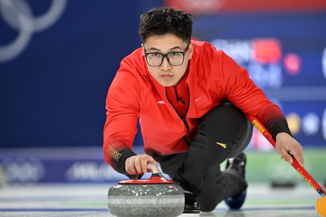 (260216) -- CORTINA D'AMPEZZO, Feb. 16, 2026 (Xinhua) -- Li Zhichao of China competes during the curling men round robin session 7 match between China and Canada at the 2026 Milan-Cortina Winter Olympics in Cortina, Italy, Feb. 15, 2026. (Xinhua/Lian Yi)