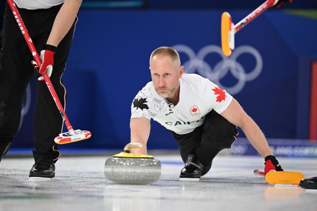 (260216) -- CORTINA D'AMPEZZO, Feb. 16, 2026 (Xinhua) -- Brad Jacobs of Canada competes during the curling men round robin session 7 match between China and Canada at the 2026 Milan-Cortina Winter Olympics in Cortina, Italy, Feb. 15, 2026. (Xinhua/Lian Yi)